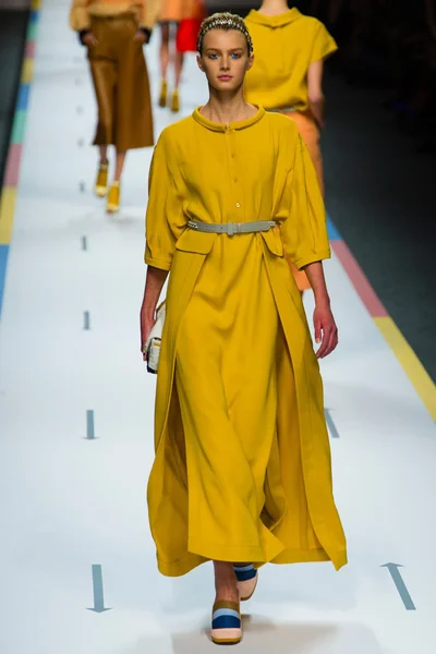 Look 28